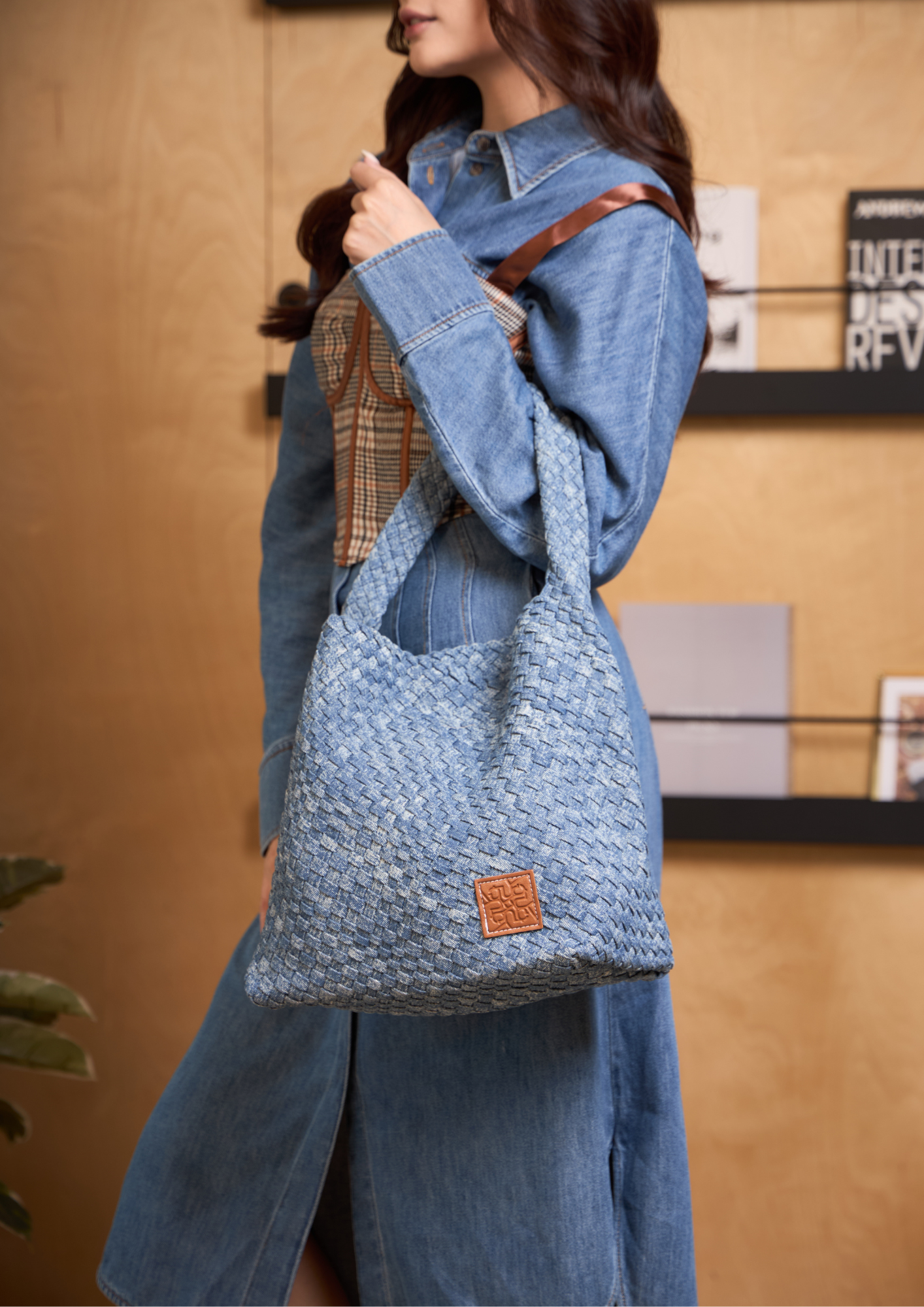 Midnight Weave – Denim Crossbody Bag L – Washed