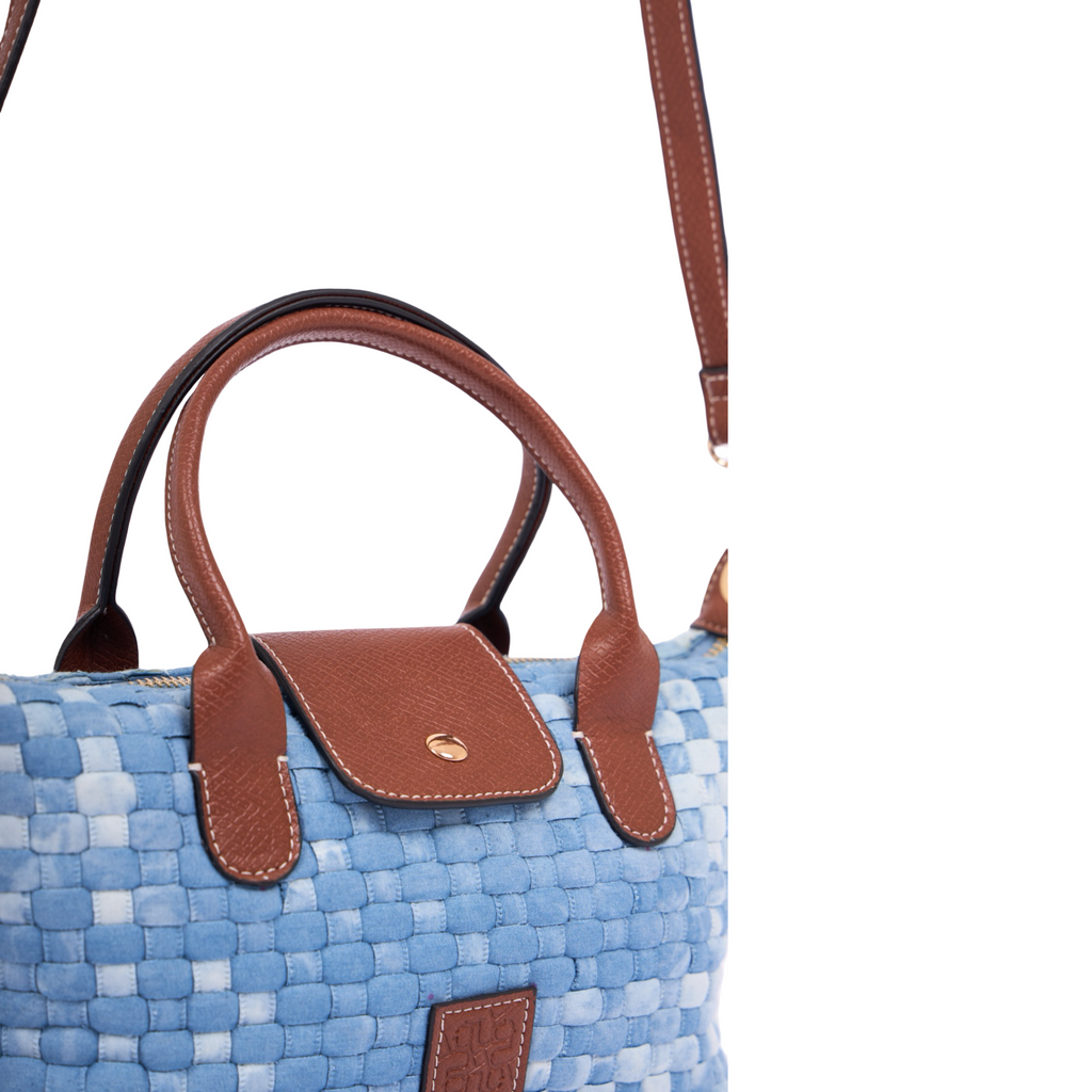 Midnight Weave – Woven Shoulder Bag M – Light Denim