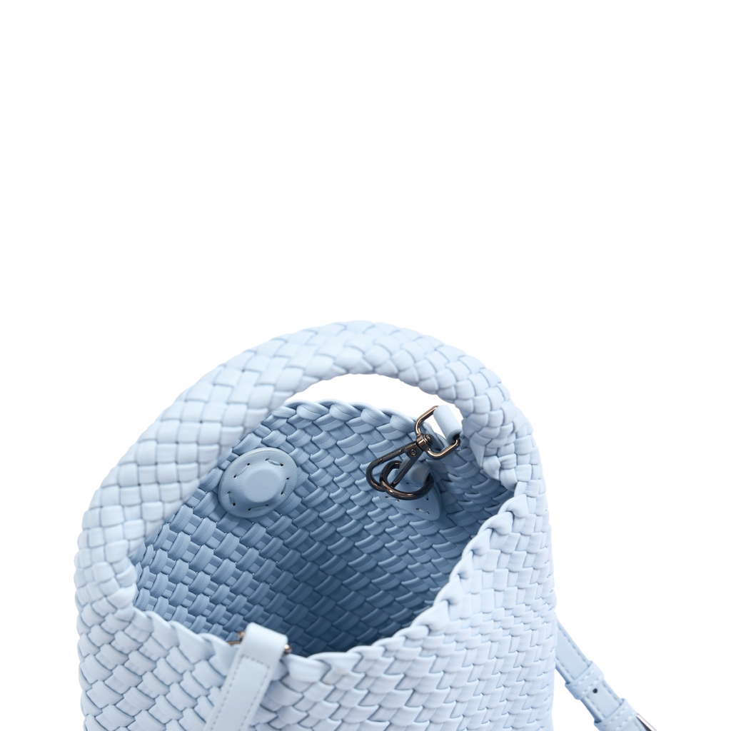 Signature Weave – Hobo Bag M – Baby Blue