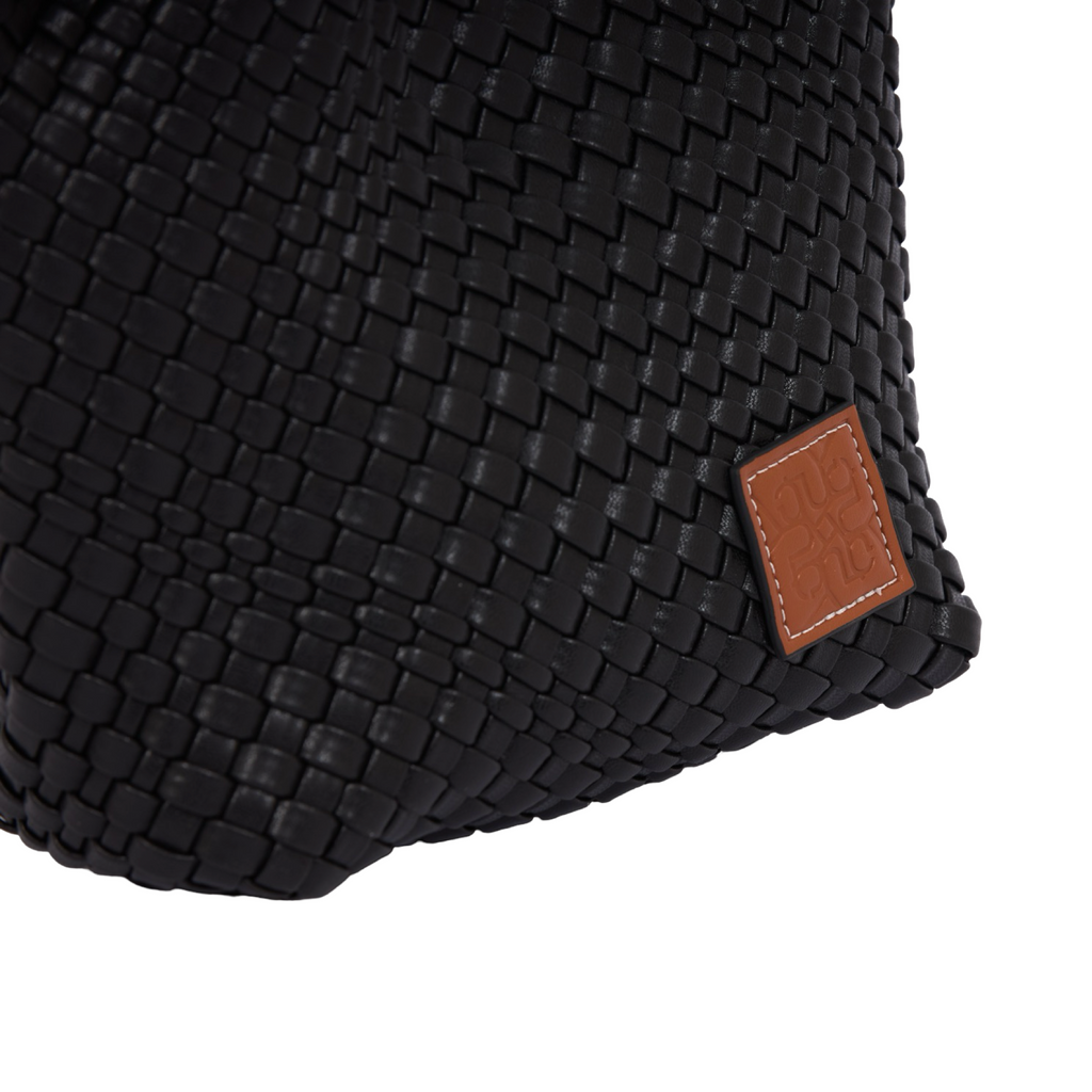 Signature Weave – Hobo Bag M – Black
