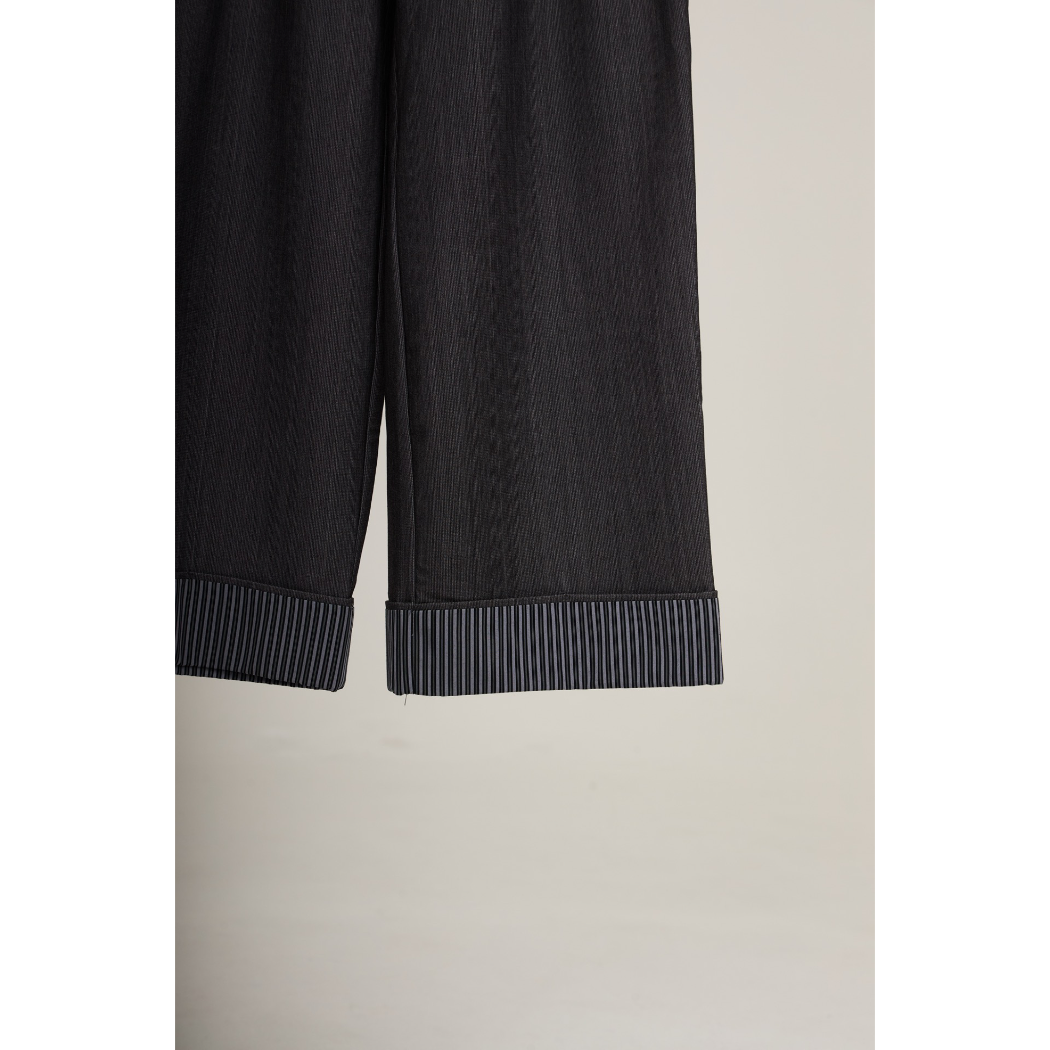 Striped Cuff Wide-Leg Pant – Grey