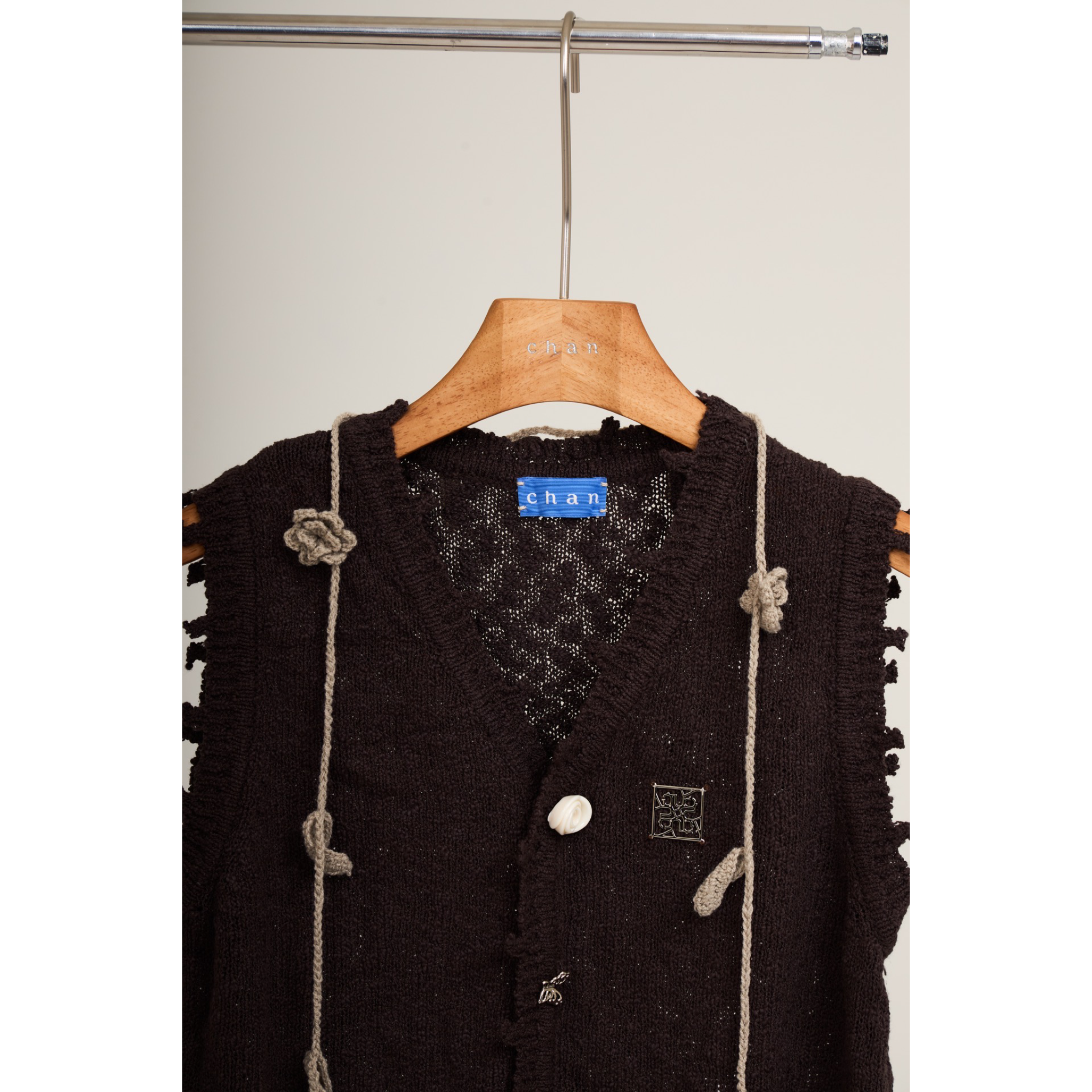 Sleeveless Knit Top – Brown