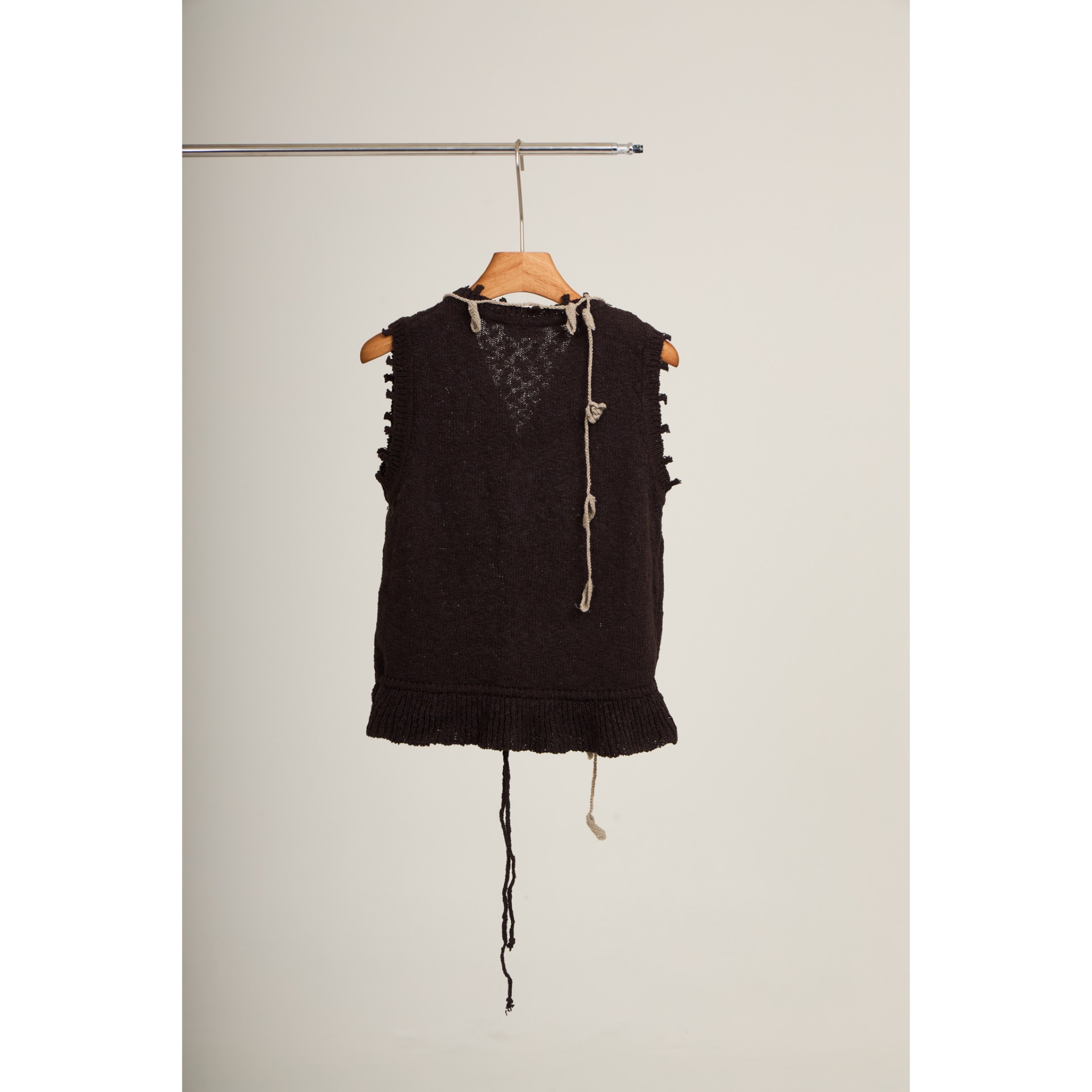 Sleeveless Knit Top – Brown