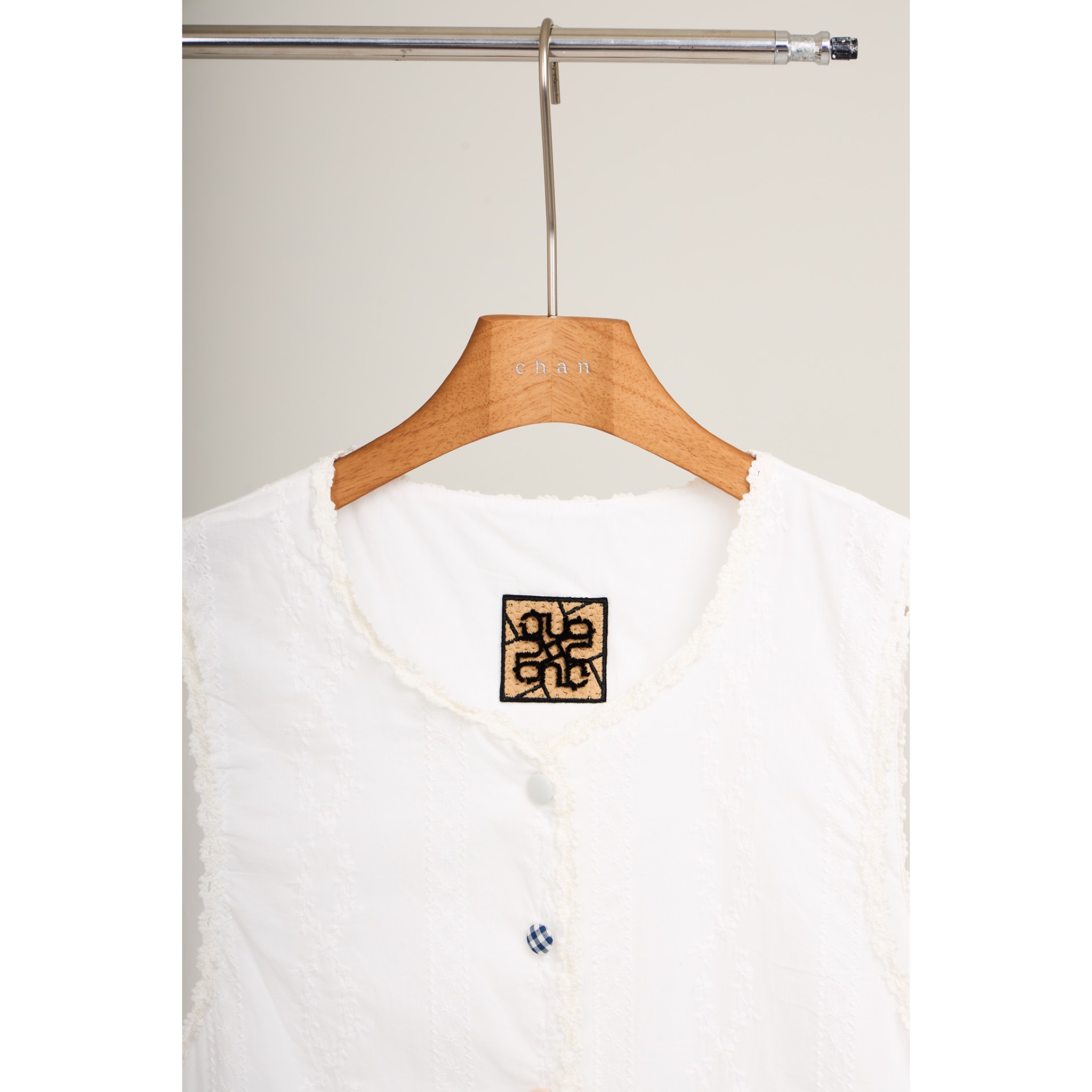 Striped Jacquard Vest – White