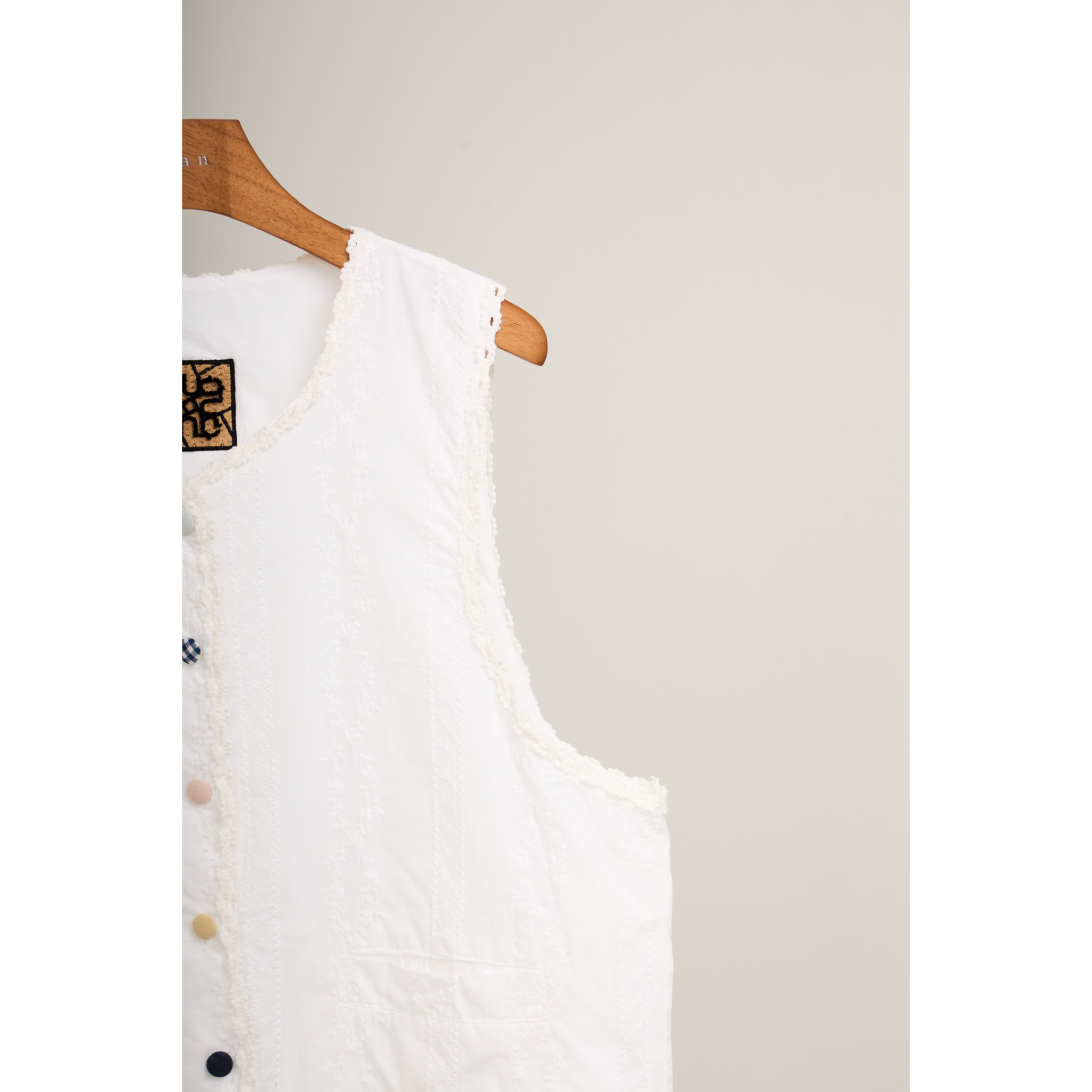 Striped Jacquard Vest – White