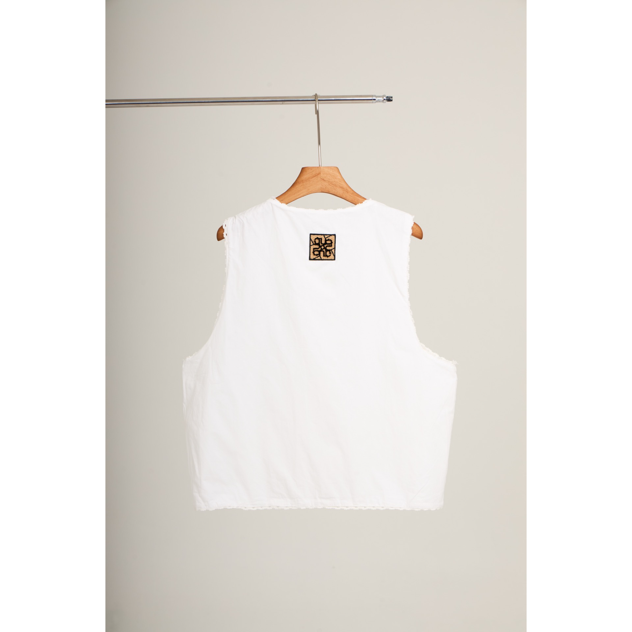 Striped Jacquard Vest – White