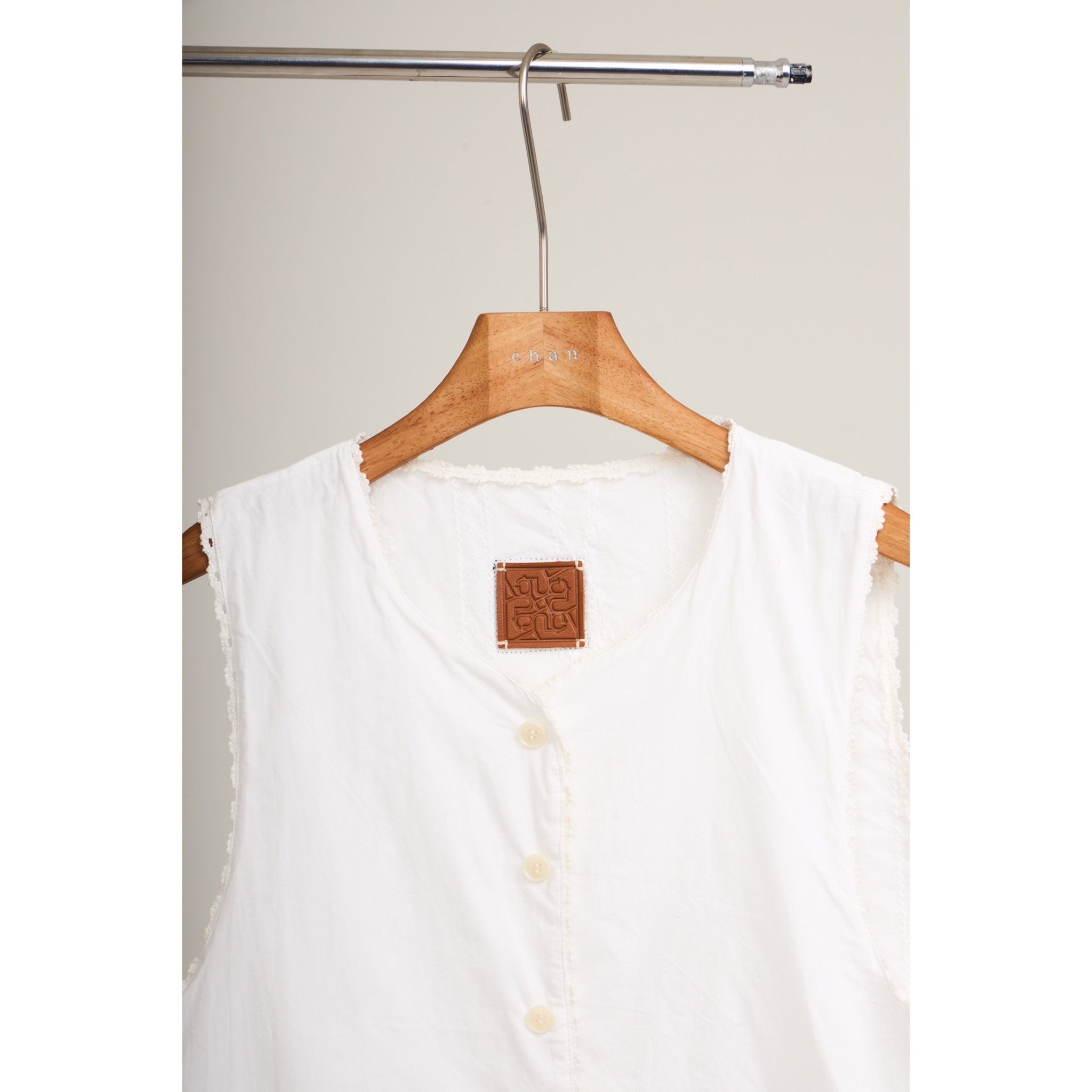 Striped Jacquard Vest – White
