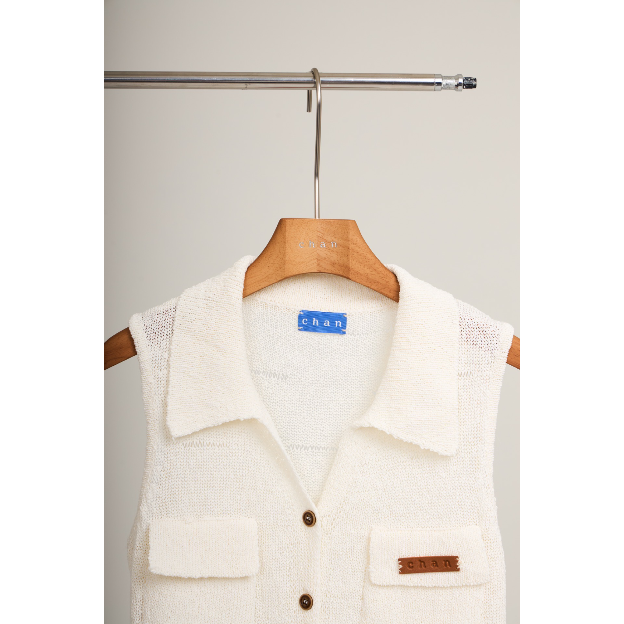Sleeveless Knit Button Vest – White