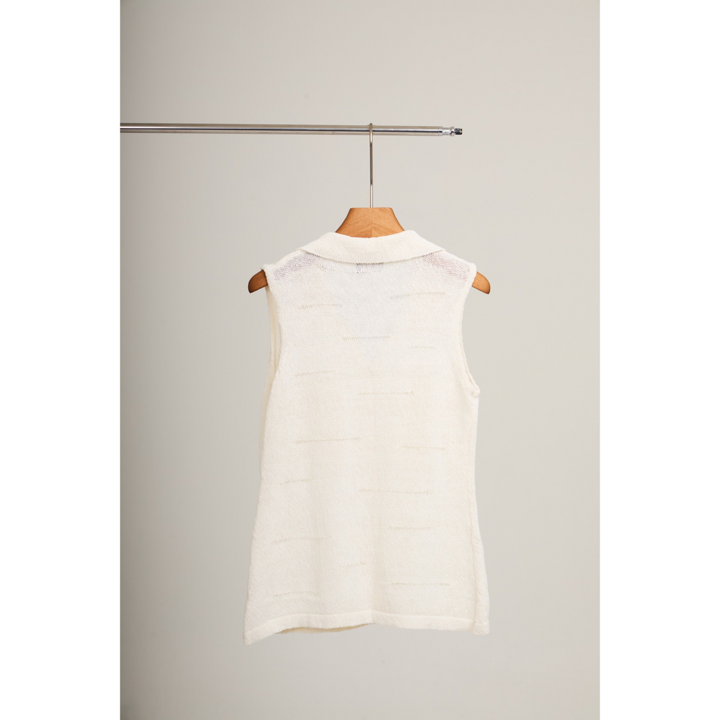 Sleeveless Knit Button Vest – White