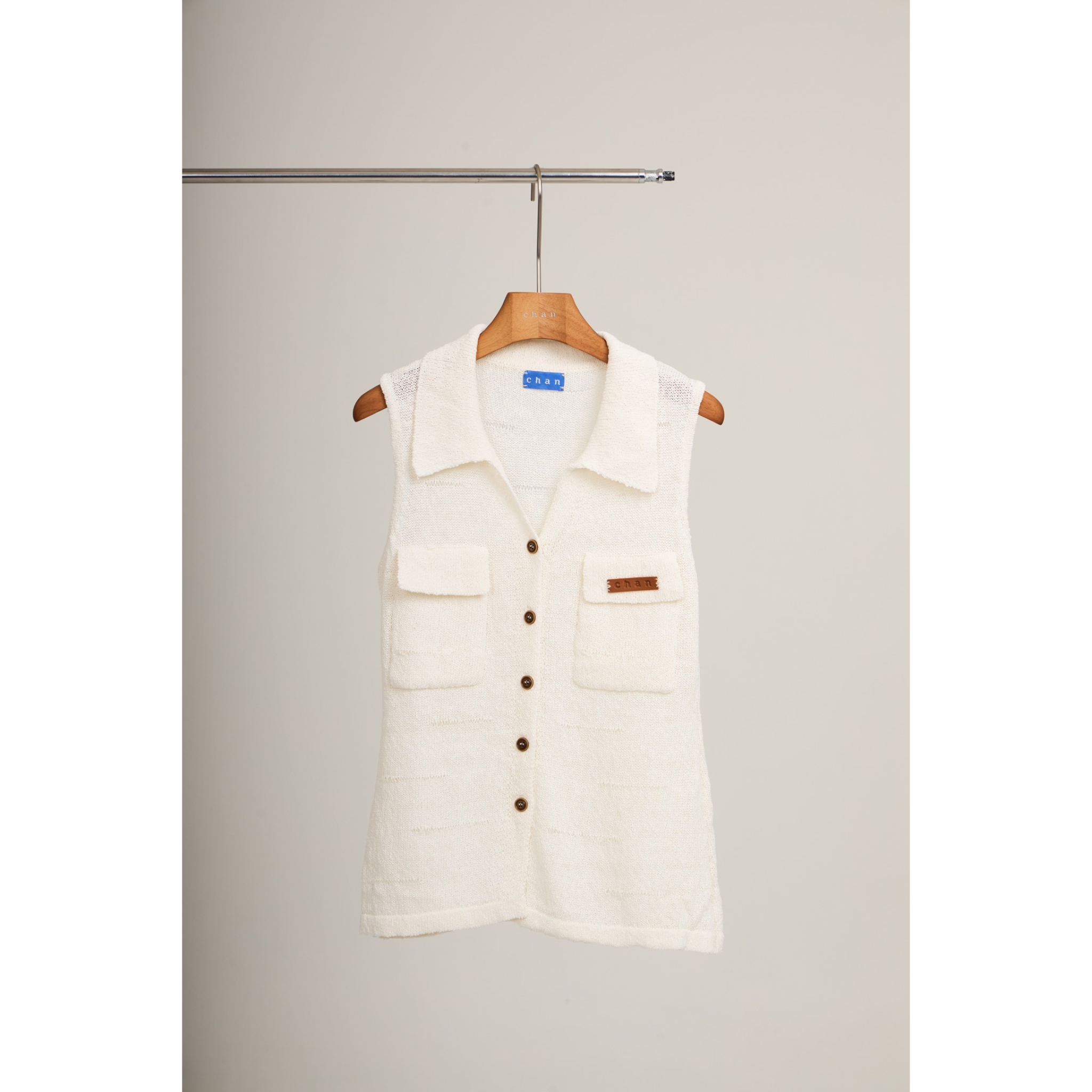 Sleeveless Knit Button Vest – White