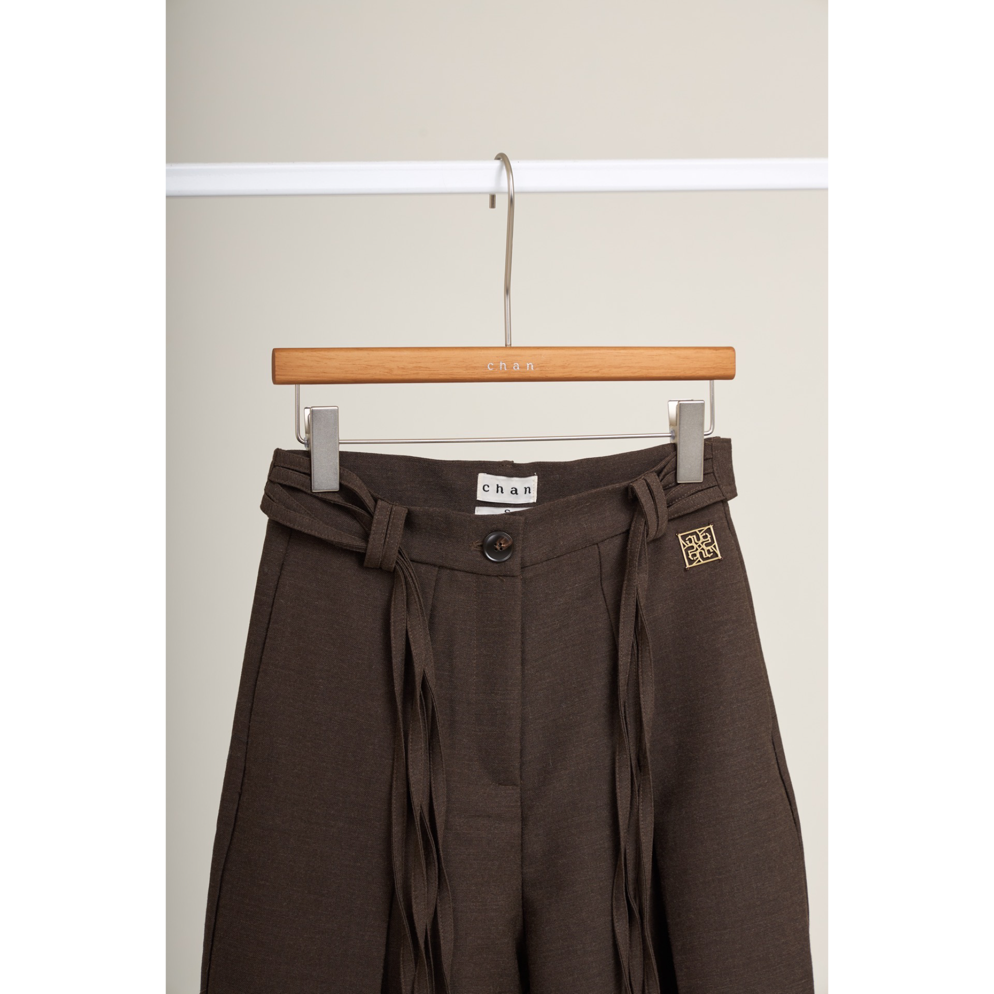 Pleated Wide-Leg Pants  – Dark Brown