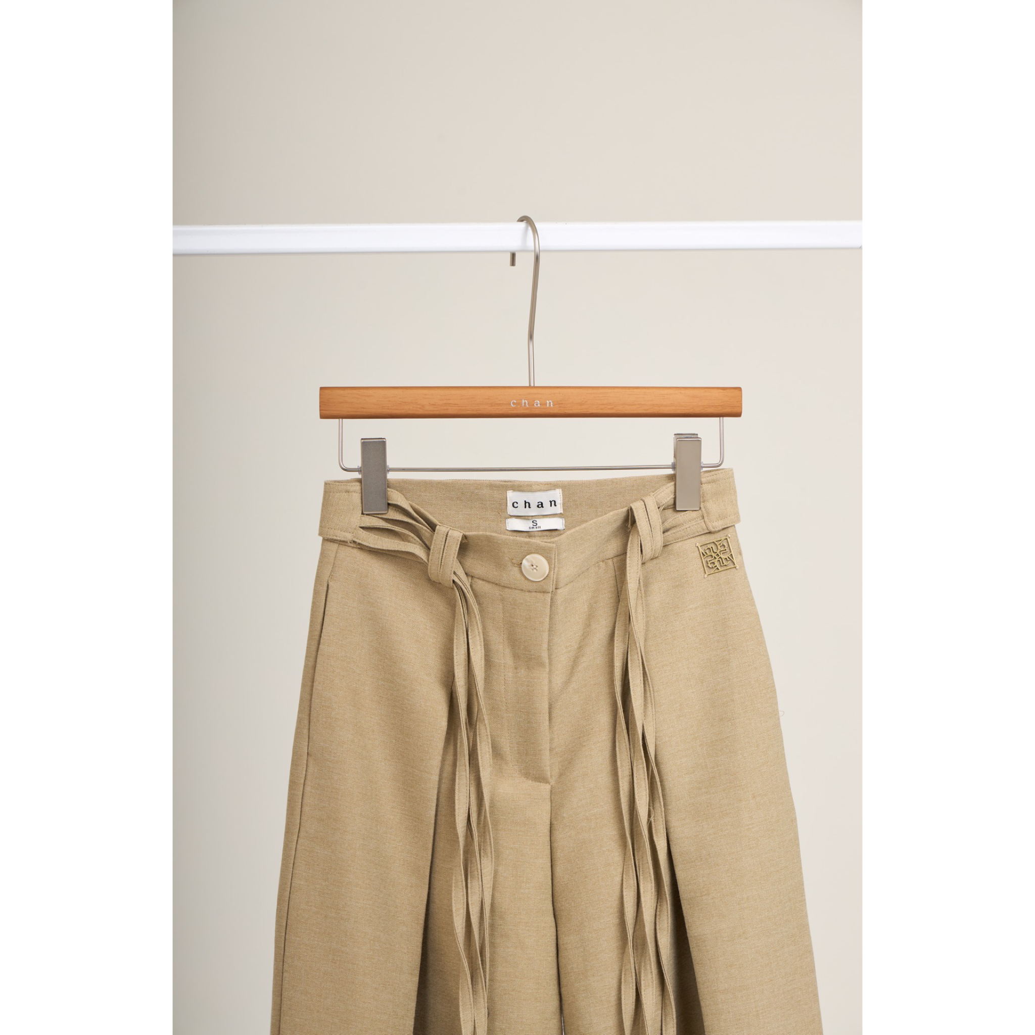 Pleated Wide-Leg Pants  – Sand Beige