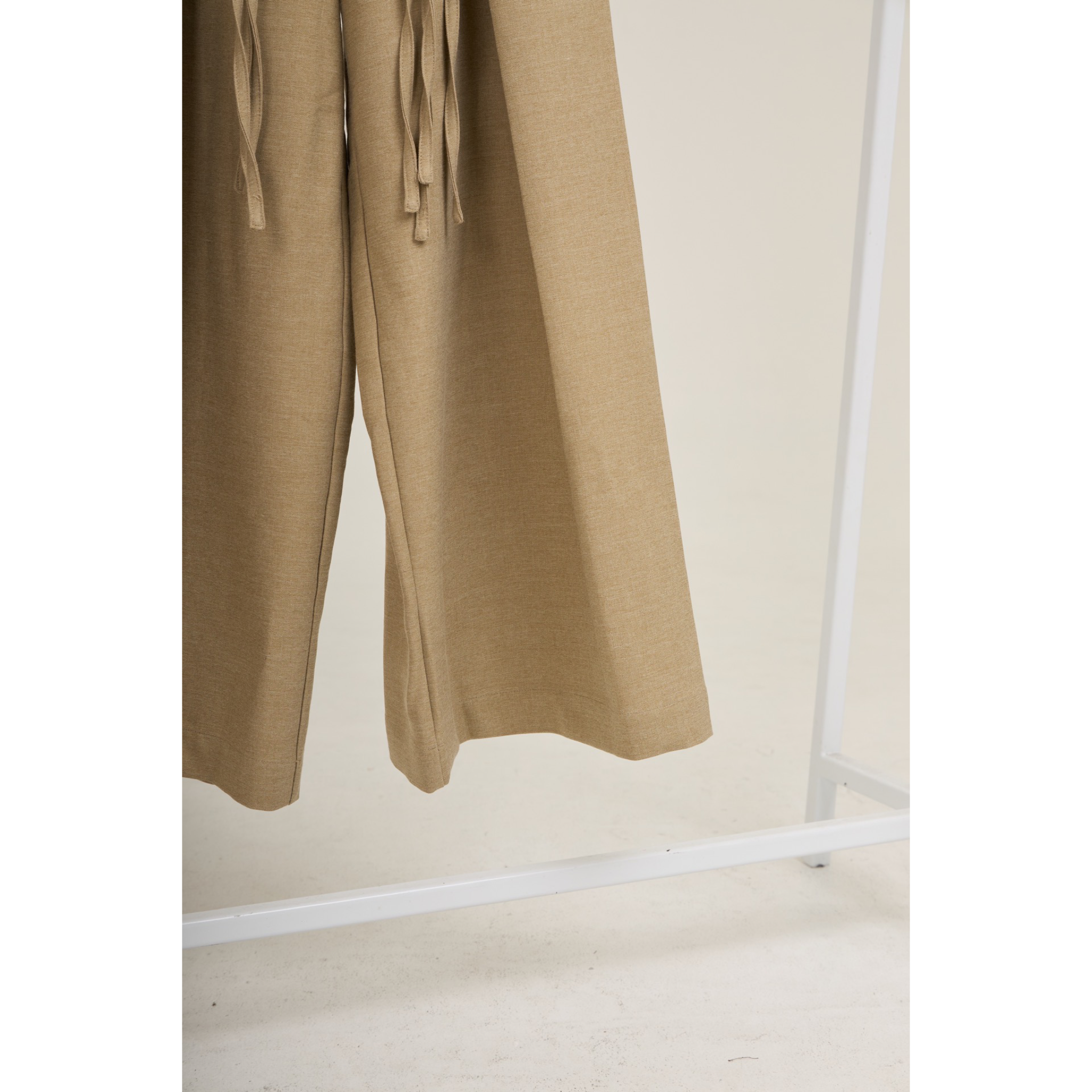 Pleated Wide-Leg Pants  – Sand Beige