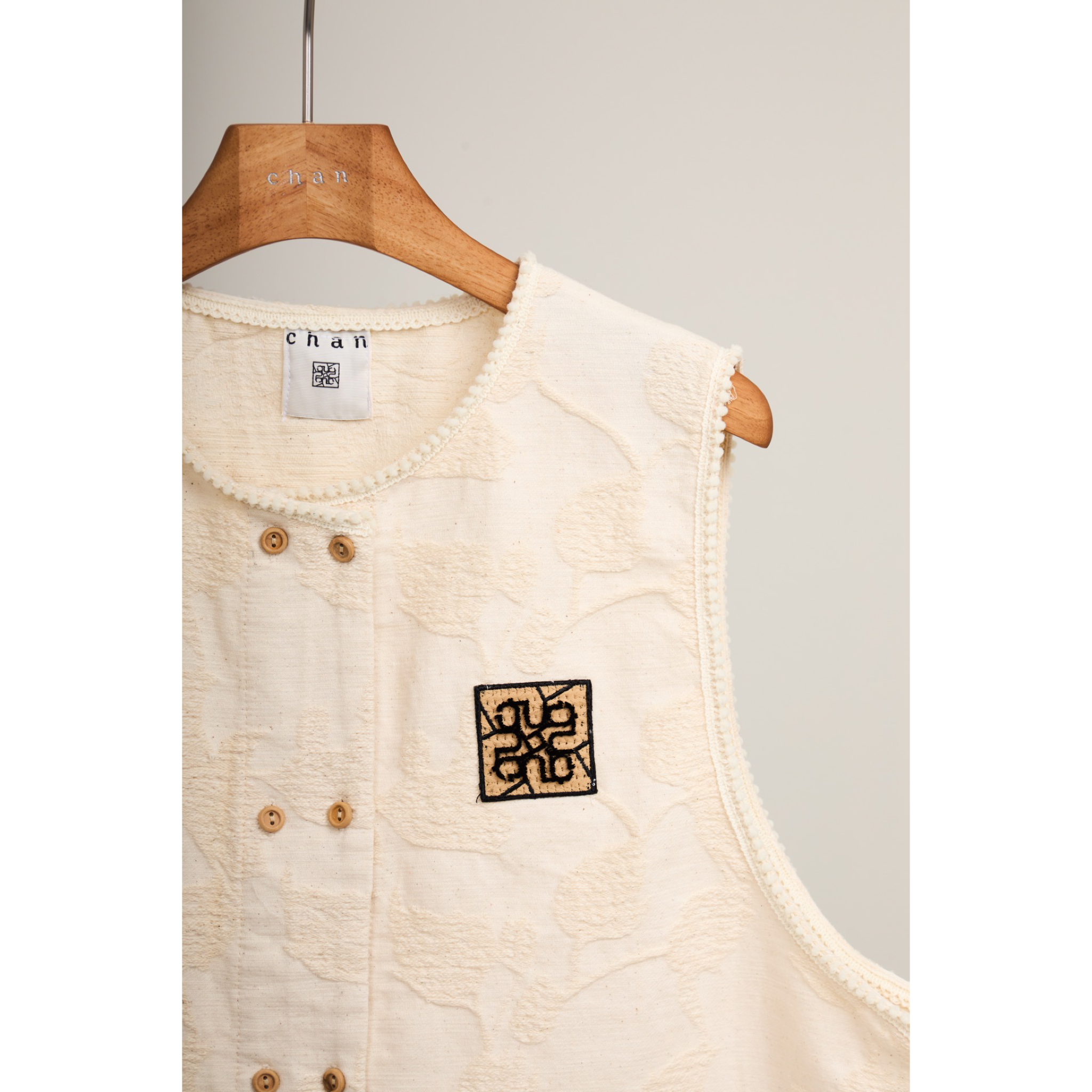 Embossed Sleeveless Vest – Black