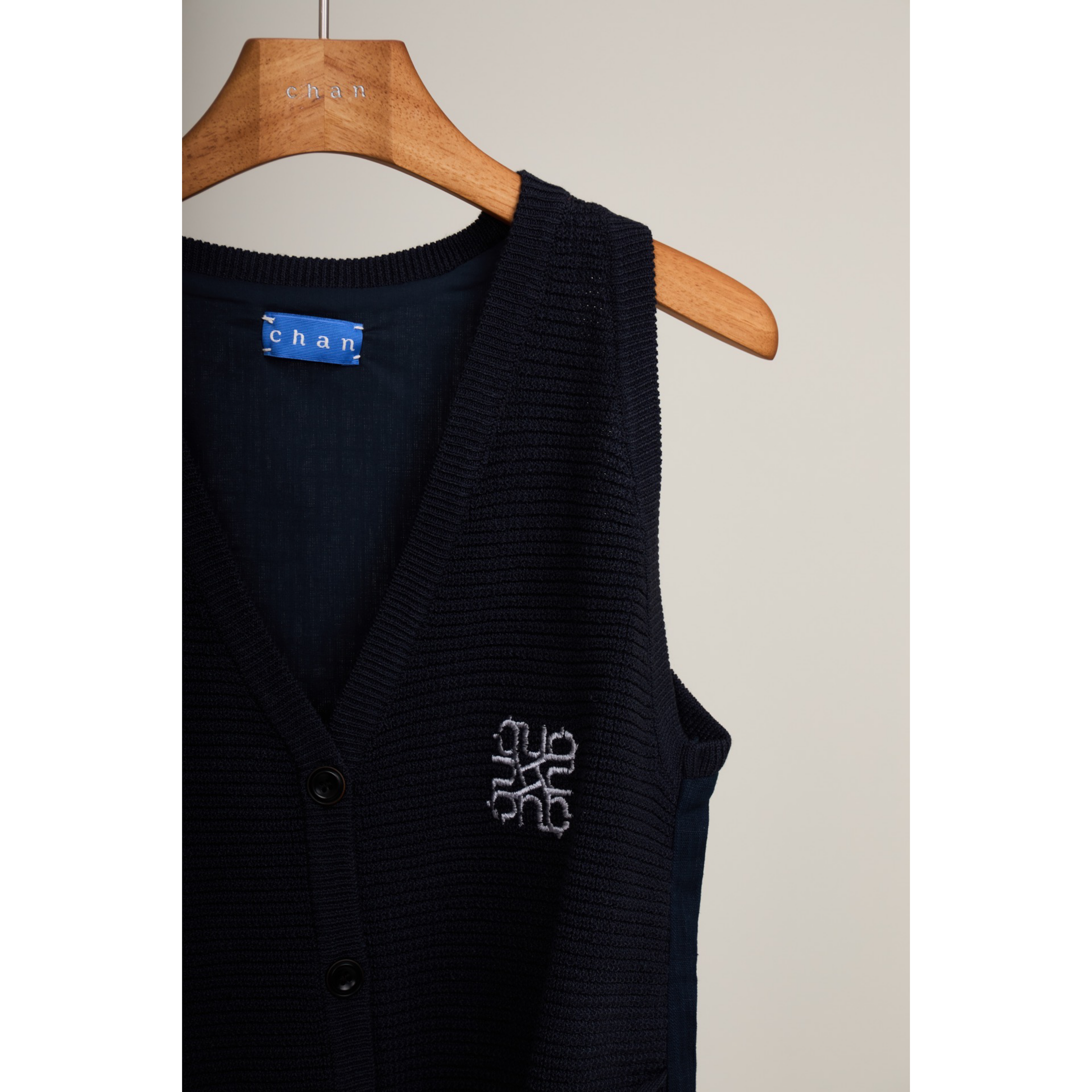 Knit V-Neck Tie Vest – Navy